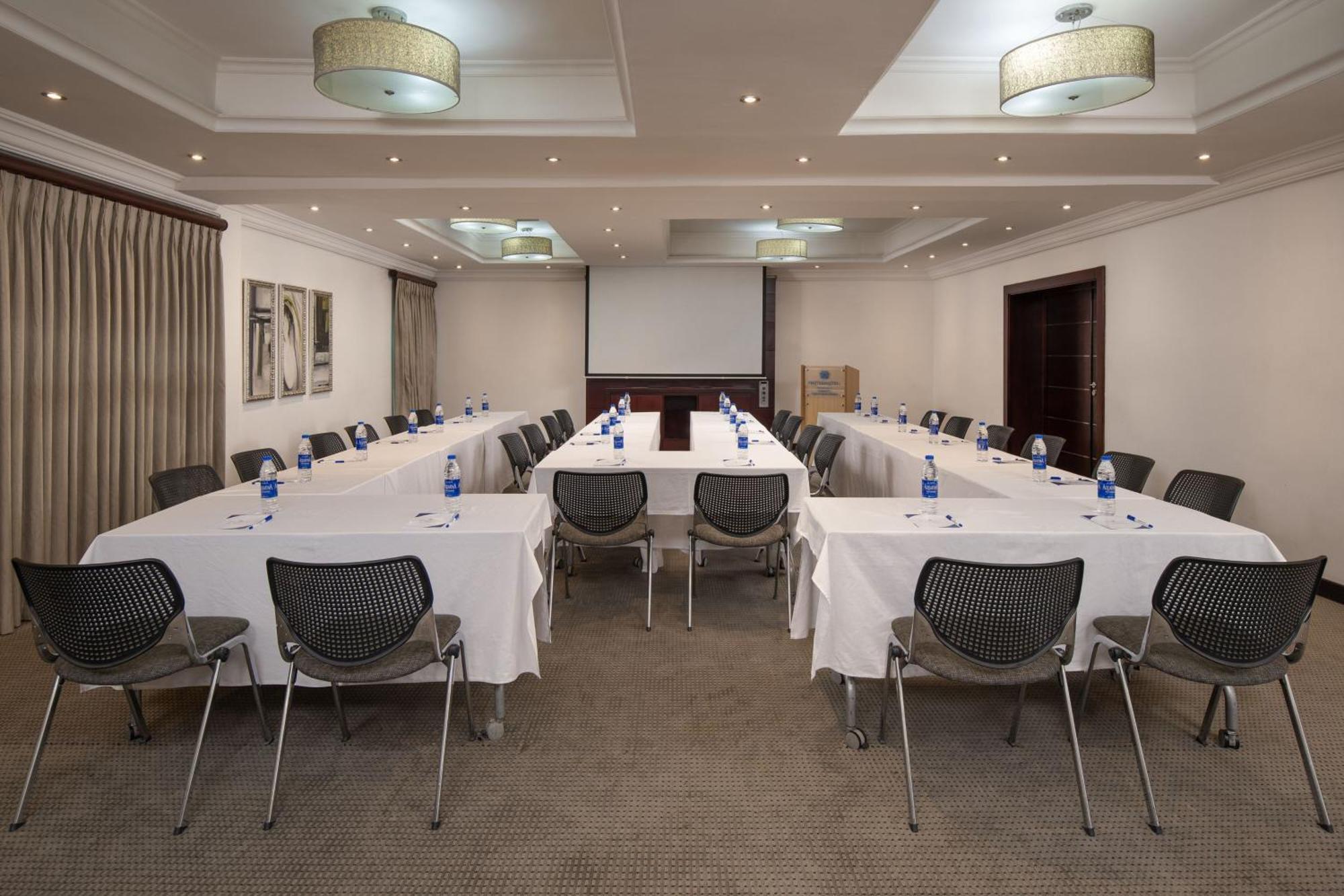 Protea Hotel By Marriott Lagos Kuramo Waters Exterior photo