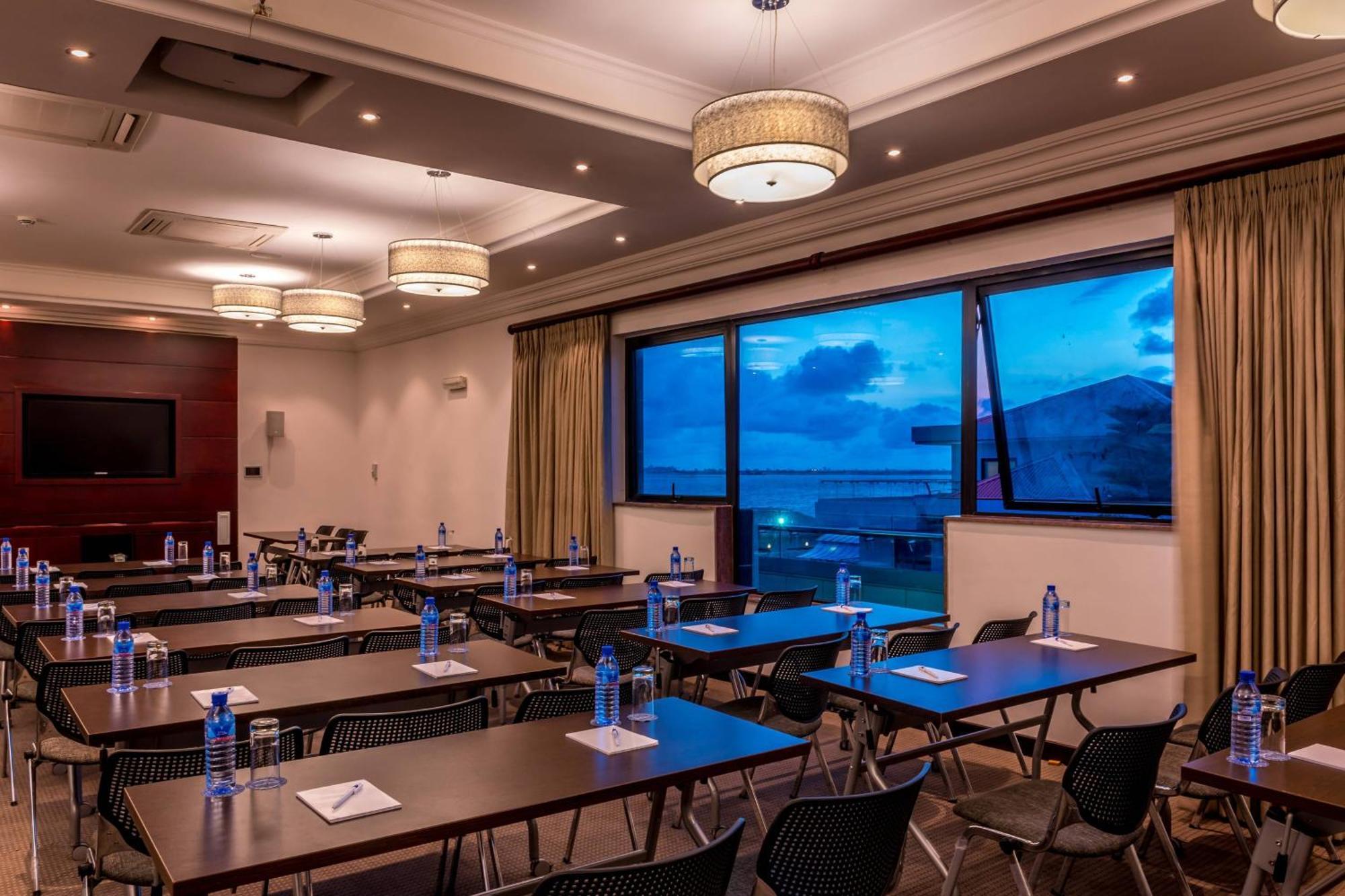 Protea Hotel By Marriott Lagos Kuramo Waters Exterior photo