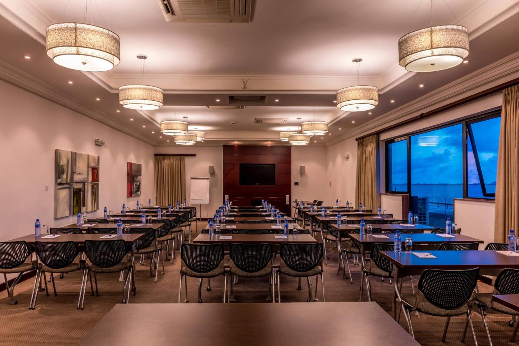 Protea Hotel By Marriott Lagos Kuramo Waters Exterior photo