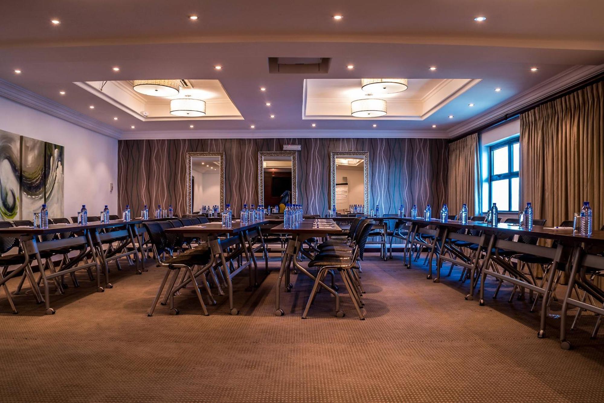 Protea Hotel By Marriott Lagos Kuramo Waters Exterior photo
