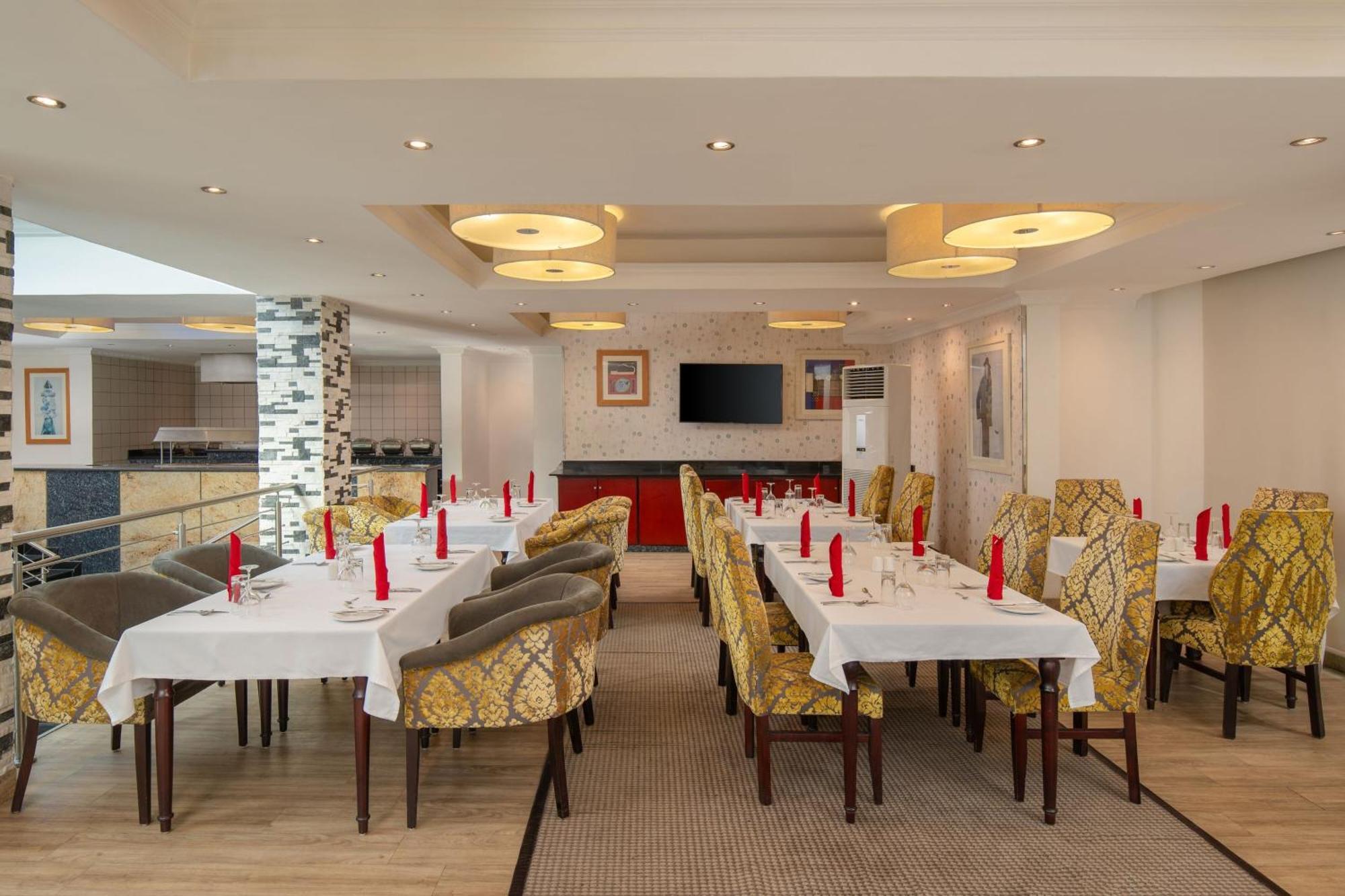 Protea Hotel By Marriott Lagos Kuramo Waters Exterior photo