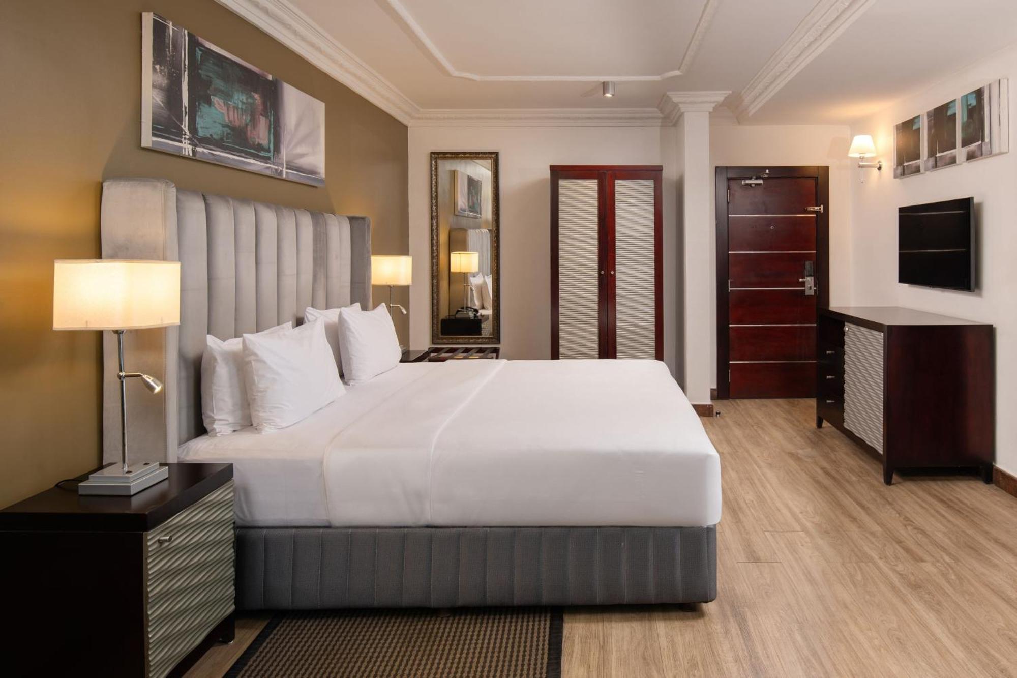 Protea Hotel By Marriott Lagos Kuramo Waters Exterior photo