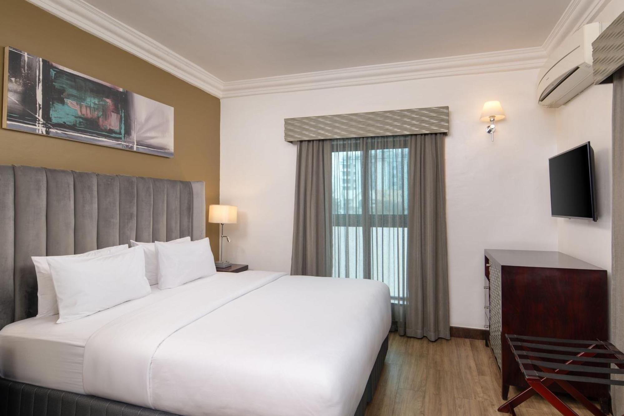 Protea Hotel By Marriott Lagos Kuramo Waters Exterior photo