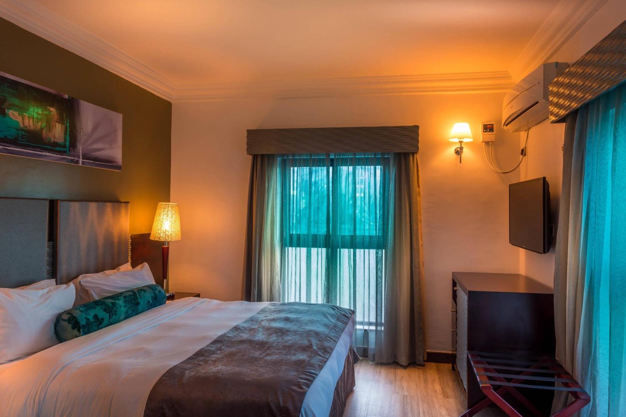 Protea Hotel By Marriott Lagos Kuramo Waters Exterior photo