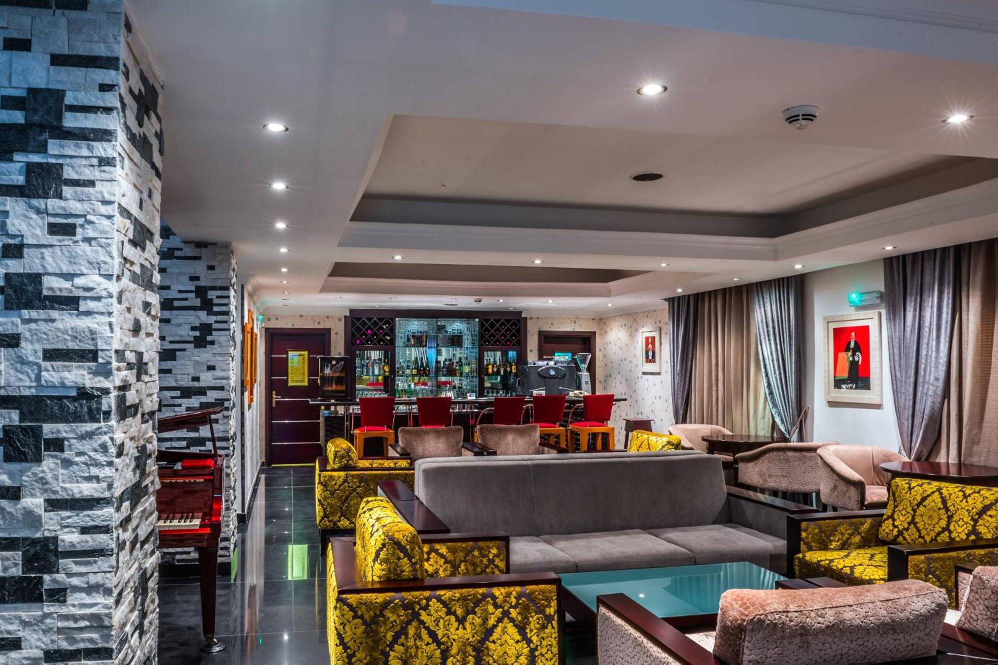 Protea Hotel By Marriott Lagos Kuramo Waters Exterior photo