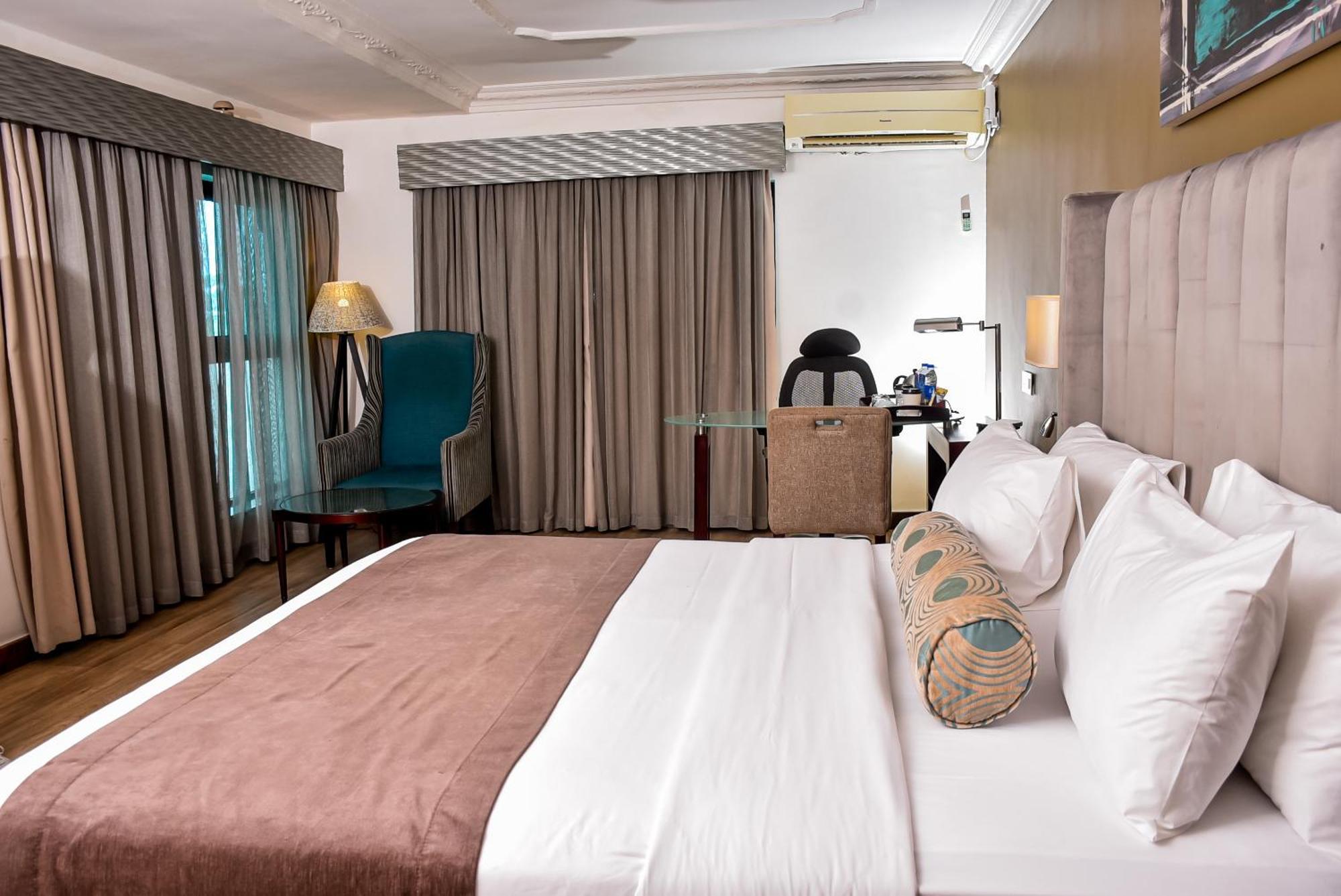 Protea Hotel By Marriott Lagos Kuramo Waters Exterior photo