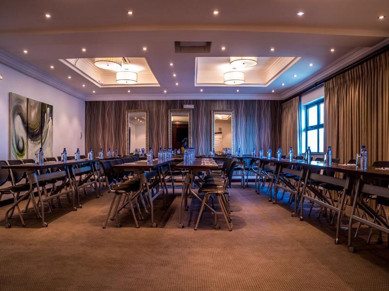 Protea Hotel By Marriott Lagos Kuramo Waters Exterior photo